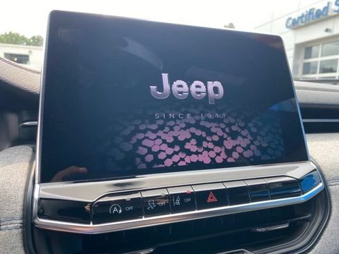 Used 2024 Jeep Compass Latitude w/ Altitude Special Edition AWD/4WD image 23