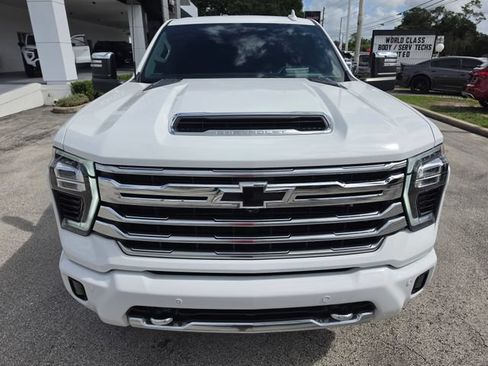 Used 2024 Chevrolet Silverado 2500 High Country w/ Technology Package AWD/4WD image 9