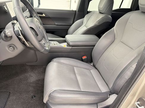 Used 2024 Lexus GX 550 w/ Accessory Package (2T) image 5