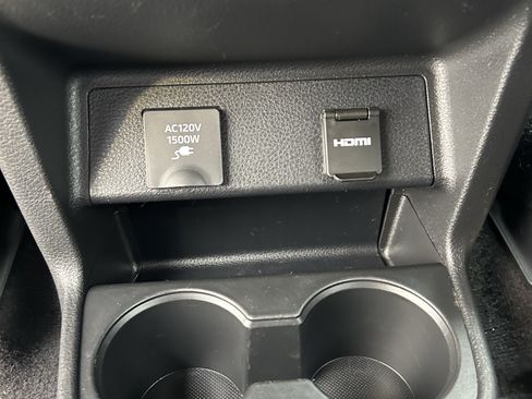 Used 2023 Toyota Sienna XSE AWD/4WD image 20