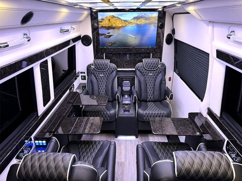 Used 2024 Mercedes-Benz Sprinter 3500 image 2