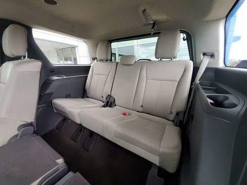 Used 2019 Ford Expedition XLT image 22