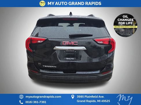 Used 2021 GMC Terrain SLE w/ Driver Convenience Package image 12