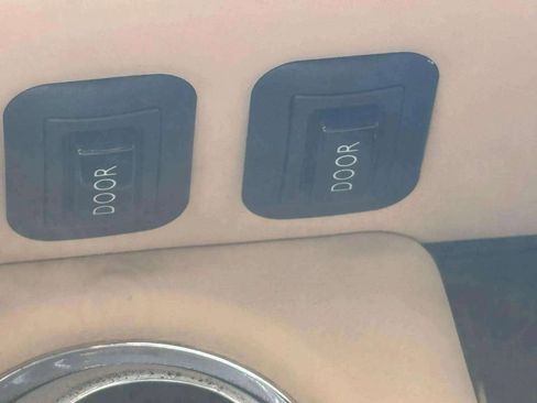 Used 2019 Rolls-Royce Phantom Sedan image 27