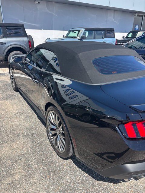 Used 2025 Ford Mustang GT Premium RWD image 6