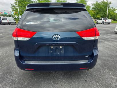 Used 2012 Toyota Sienna LE w/ Towing Pkg