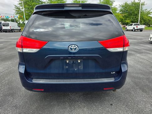 Used 2012 Toyota Sienna LE w/ Towing Pkg FWD image 4