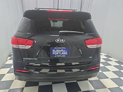 Used 2017 Kia Sorento AWD image 9
