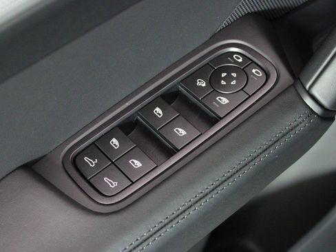 Certified 2025 Porsche Cayenne Coupe image 16