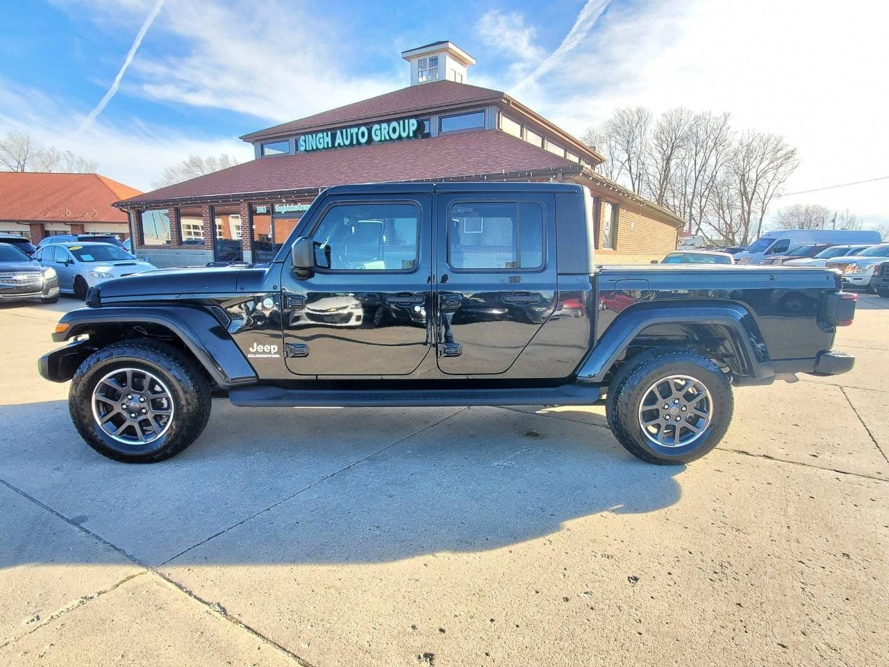 Used 2020 Jeep Gladiator Overland AWD/4WD image 4