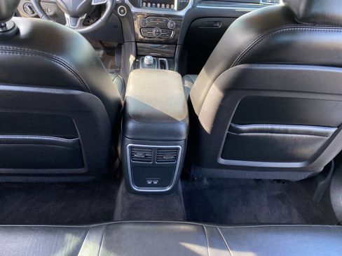 Used 2017 Chrysler 300 Limited image 17