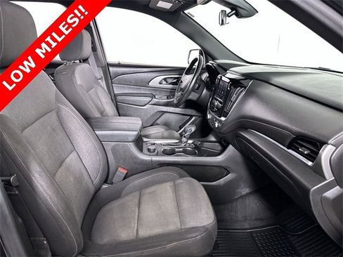 Used 2023 Chevrolet Traverse LT image 29
