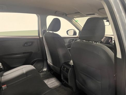 Used 2023 Nissan Rogue S image 14