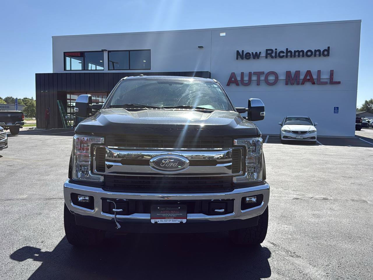 Used 2017 Ford F250 XLT w/ XLT Premium Package AWD/4WD image 8