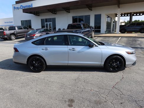 Certified 2025 Honda Accord SE image 3