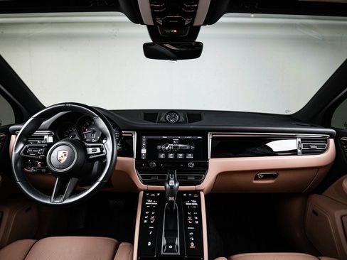 Certified 2024 Porsche Macan AWD/4WD image 25