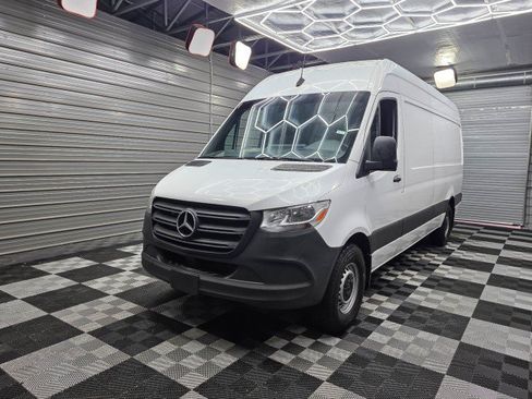 Used 2022 Mercedes-Benz Sprinter 2500 image 34