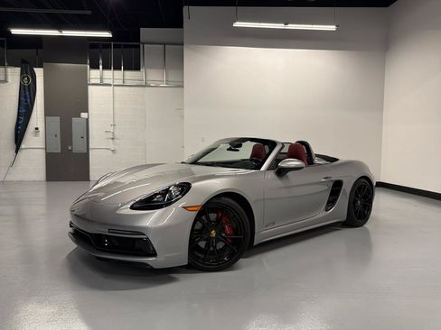 Used 2018 Porsche 718 Boxster GTS RWD image 2