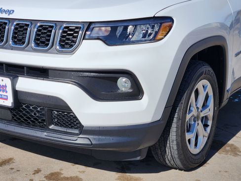 New 2026 Jeep Compass Latitude AWD/4WD image 9