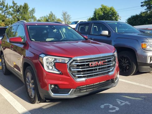 Used 2023 GMC Terrain SLT w/ Tech Package FWD image 3