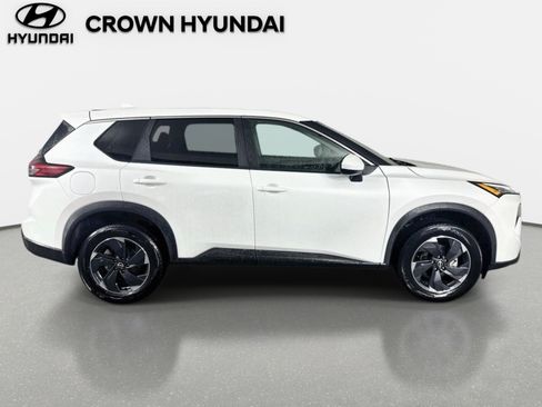 Used 2024 Nissan Rogue SV AWD/4WD image 5
