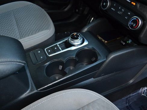 Used 2021 Ford Escape SE image 24