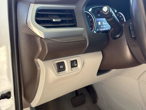 Used 2023 GMC Acadia SLT AWD/4WD image 17