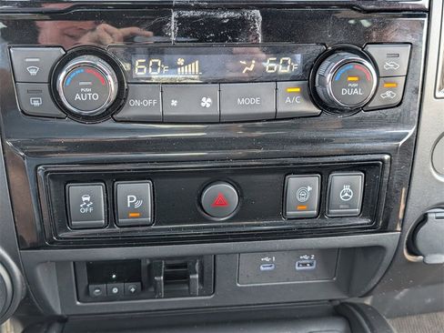 Used 2020 Nissan Titan PRO-4X w/ Pro-4x Convenience Package image 17