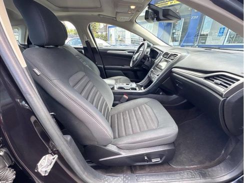 Used 2019 Ford Fusion SE FWD image 10