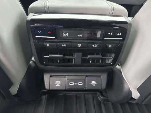 Used 2023 Acura MDX SH-AWD w/ Advance Package image 18