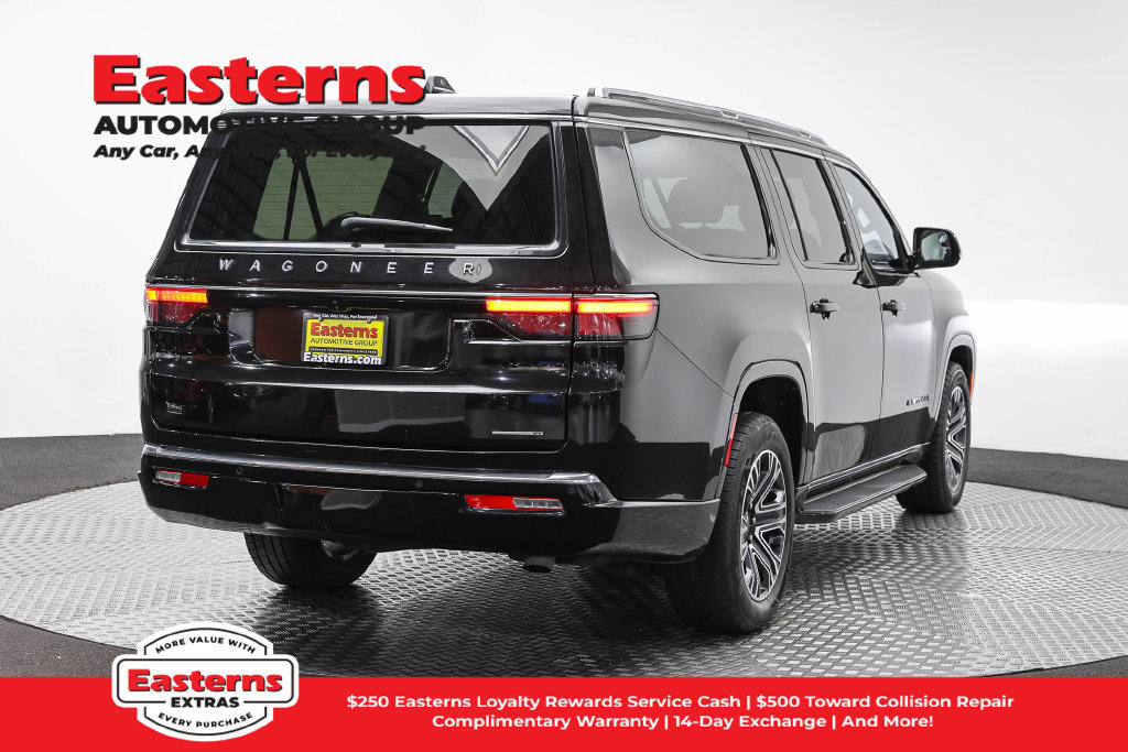 Used 2024 Jeep Wagoneer L Series II RWD image 6