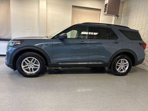 Used 2025 Ford Explorer Active AWD/4WD image 39