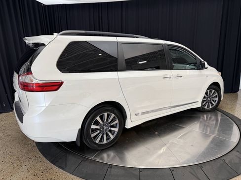 Used 2019 Toyota Sienna XLE w/ XLE Navigation Package AWD/4WD image 9