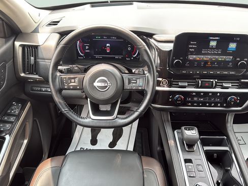 Used 2024 Nissan Pathfinder Platinum w/ Cargo Package AWD/4WD image 16