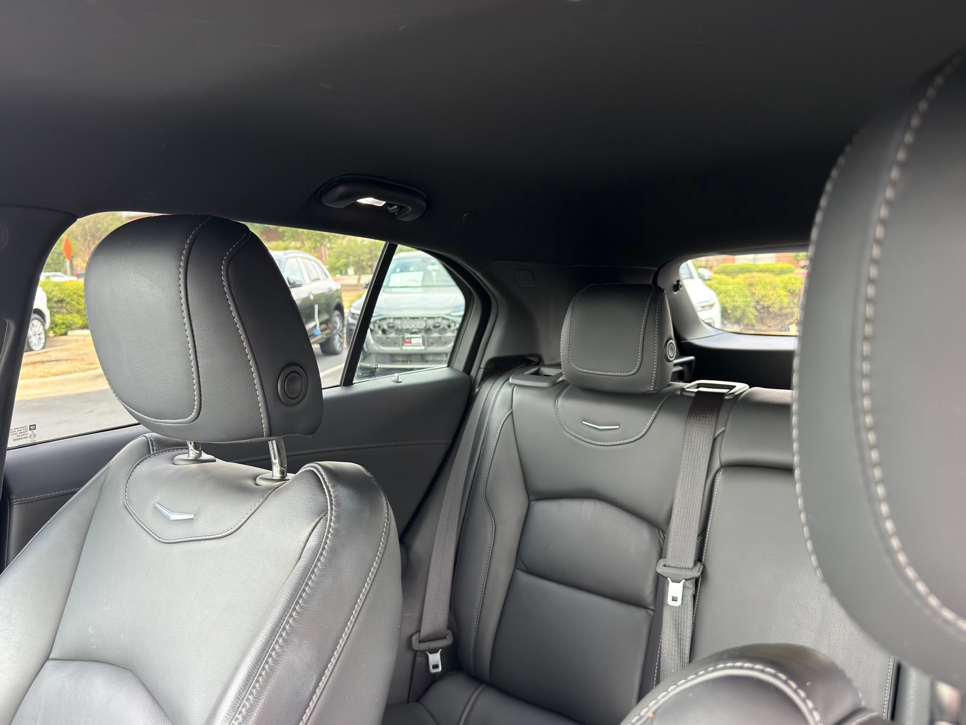 Used 2023 Cadillac XT4 Luxury w/ Cold Weather Package FWD image 15