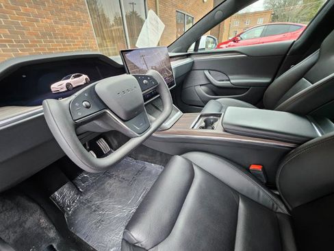 Used 2022 Tesla Model S AWD image 35