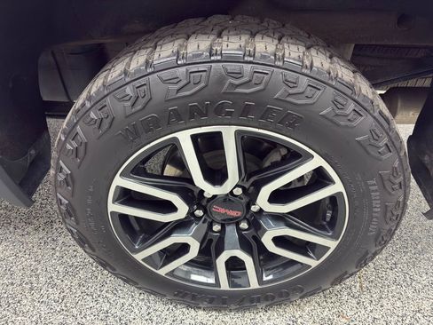 Used 2023 GMC Sierra 1500 AT4 w/ Technology Package image 14