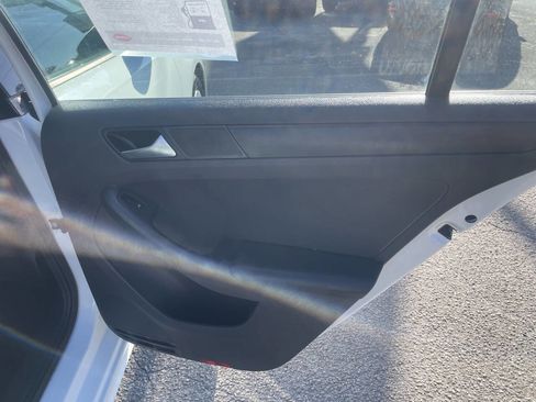 Used 2016 Volkswagen Jetta S image 16