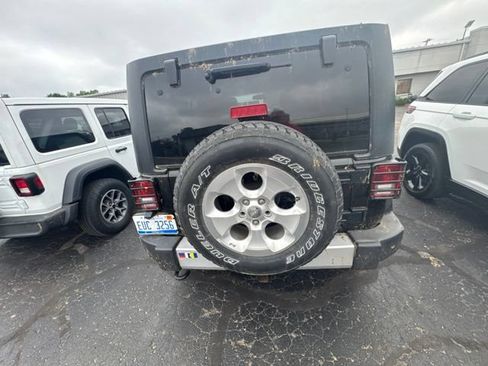 Used 2015 Jeep Wrangler Unlimited Sahara w/ Connectivity Group AWD/4WD image 12