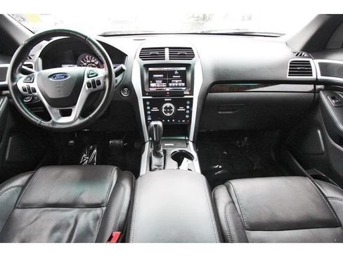 Used 2014 Ford Explorer Limited w/ Equipment Group 301A FWD image 8