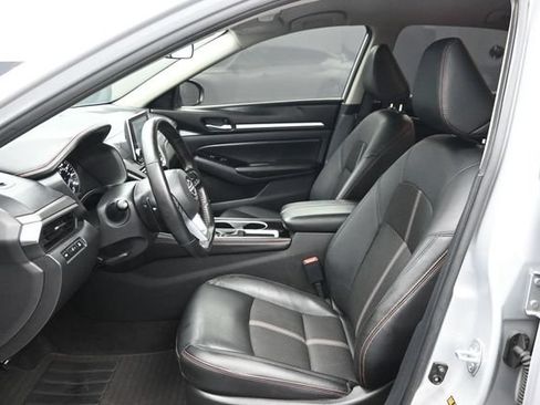 Used 2025 Nissan Altima 2.5 SR FWD image 6