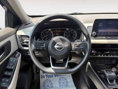 Used 2024 Nissan Rogue SV FWD image 12