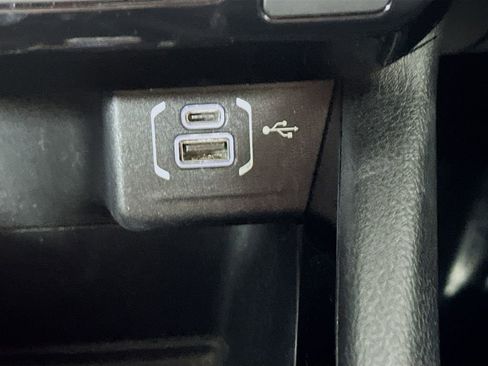 Used 2024 Jeep Compass Limited image 30