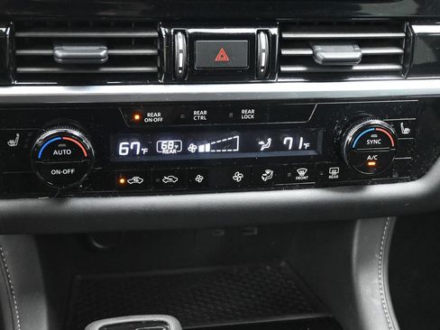 Certified 2025 Nissan Pathfinder SV FWD image 19