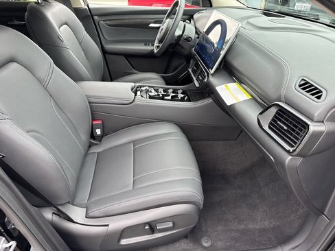 New 2025 VinFast VF 8 Eco AWD/4WD image 13