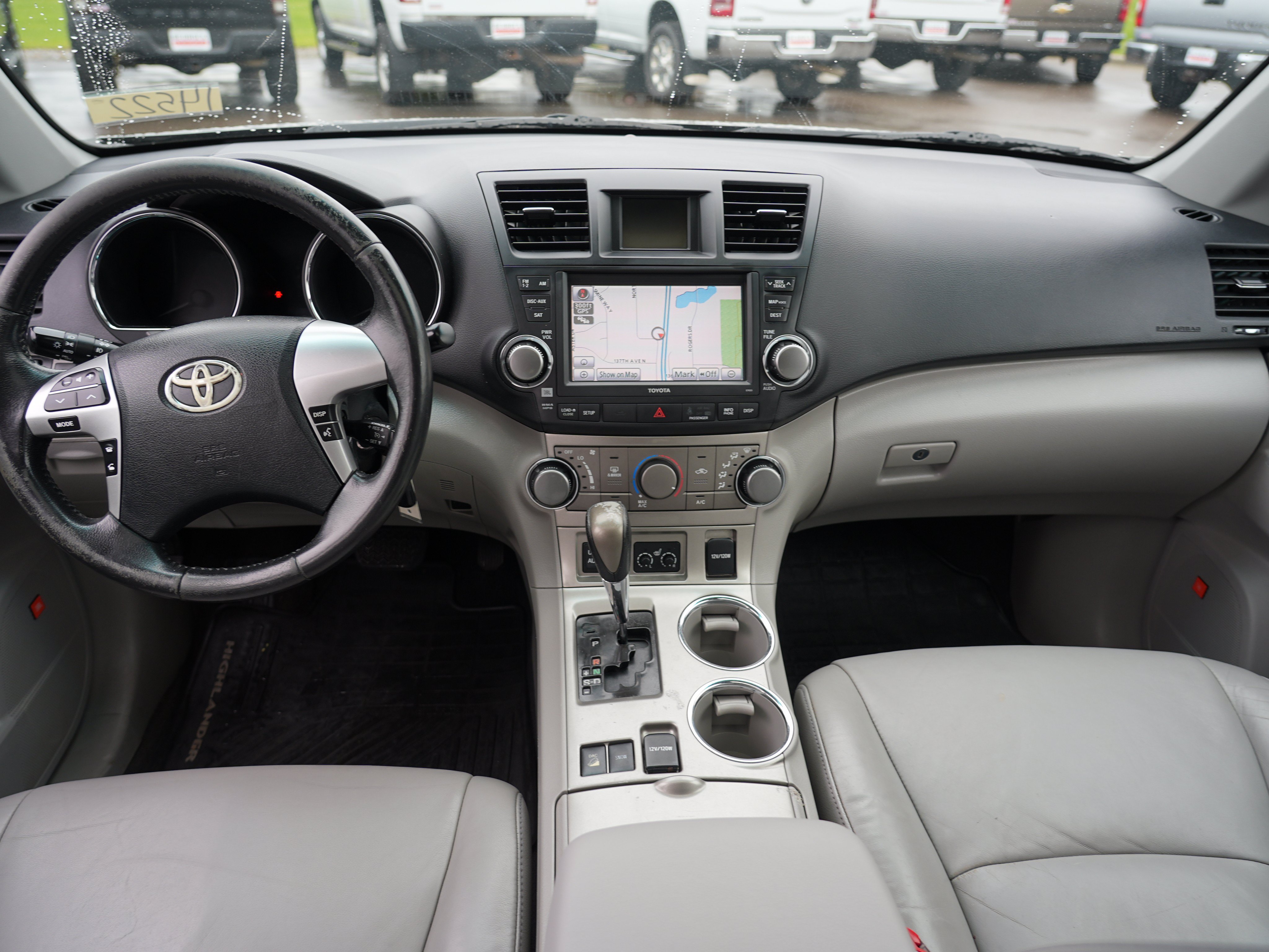 Used 2012 Toyota Highlander SE w/ Tow Pkg AWD/4WD image 24