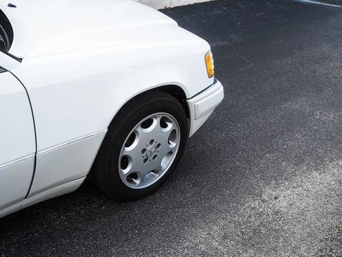 Used 1995 Mercedes-Benz E 320 Convertible image 4