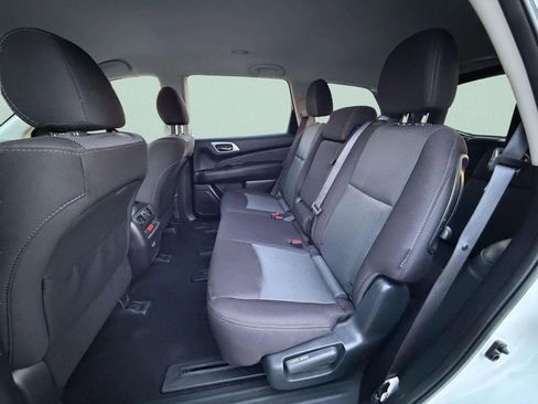 Used 2020 Nissan Pathfinder S image 19