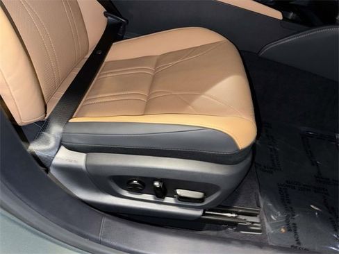 Used 2025 Lexus ES 300h w/ Technology Package image 15