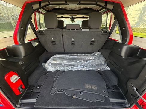 Used 2025 Jeep Wrangler Rubicon w/ Safety Group image 30